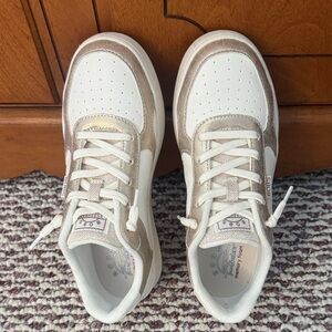 Skechers Women's Sneakers in White and Gold